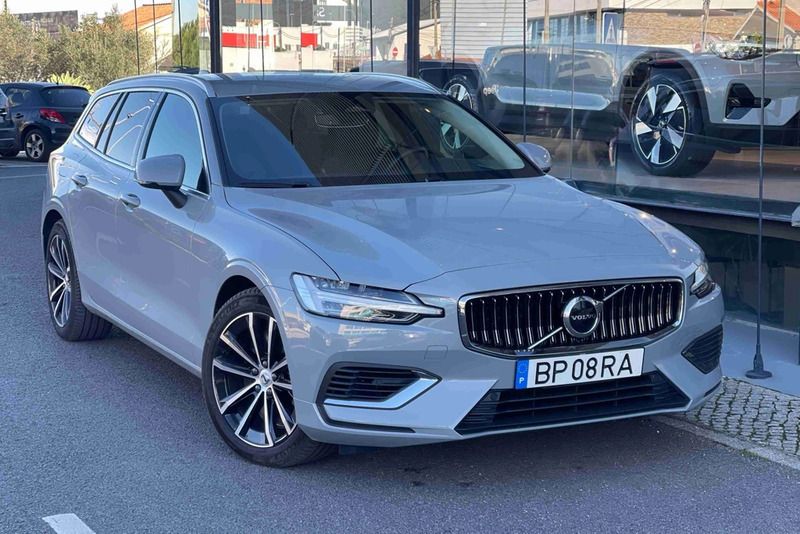 Cinzento Usado 2024 Volvo V60 Core Carrinha | € 49.999 (Caro) - Imagem 1/4