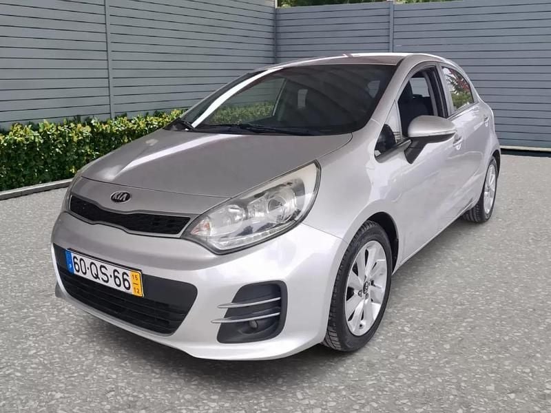 Cinza Usado 2015 Kia Rio EX | € 9.950 (Caro) - Imagem 1/4