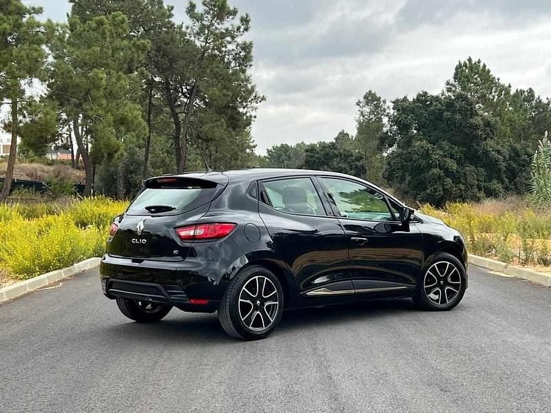 Usado Renault Clio IV 90 HP (66 kW) 2015 Preto Citadino