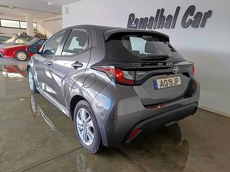 Usado Toyota Yaris Hybrid Comfort 115 HP (84 kW) 2022 Cinza