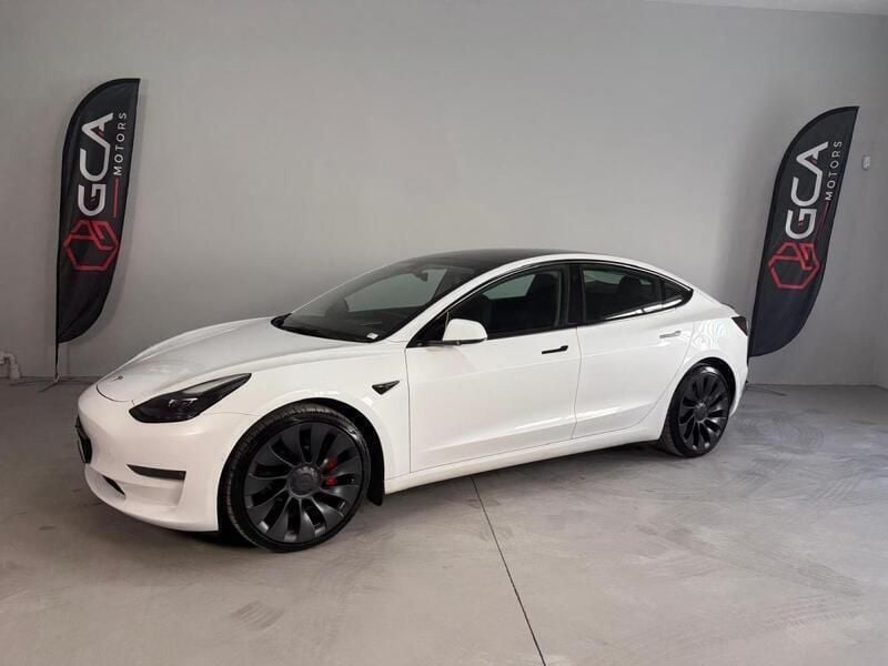 Branco Usado 2022 Tesla Model 3 Sedan | € 32.890 (Bom preço) - Imagem 1/4