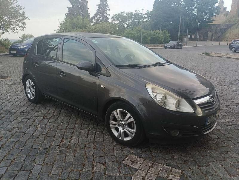 Usado 2010 Opel Corsa S Sedan | € 4.900 (Preço justo) - Imagem 1/4