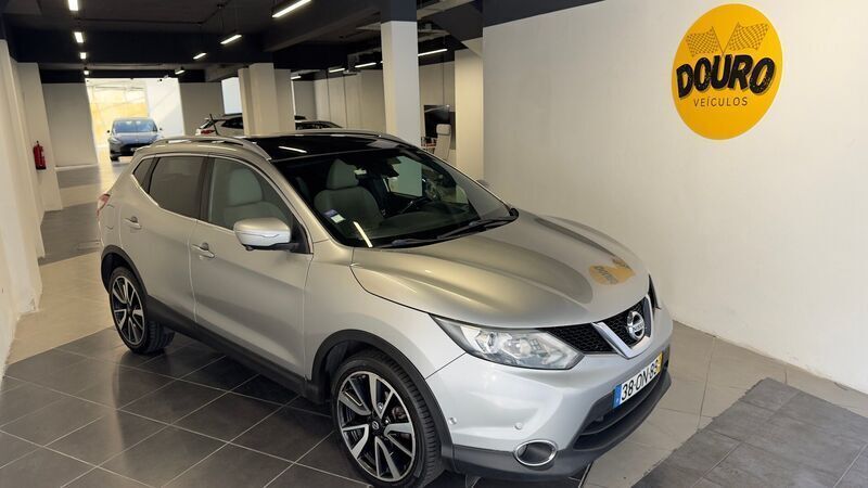 Cinza Usado 2014 Nissan Qashqai Premium Edition SUV | € 11.990 (Preço justo) - Imagem 1/4