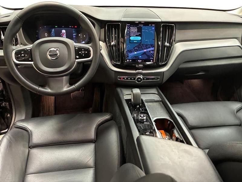 Usado Volvo XC60 Plus 197 HP (144 kW) 2022 Preto SUV