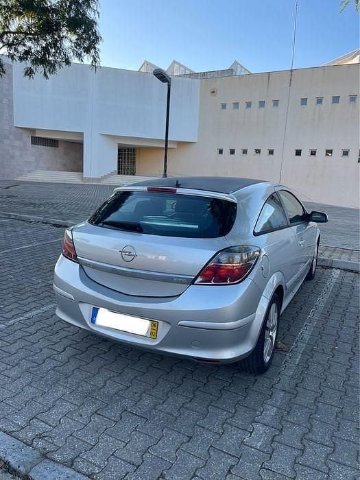 Usado Opel Astra GTC 90 HP (66 kW) 2006