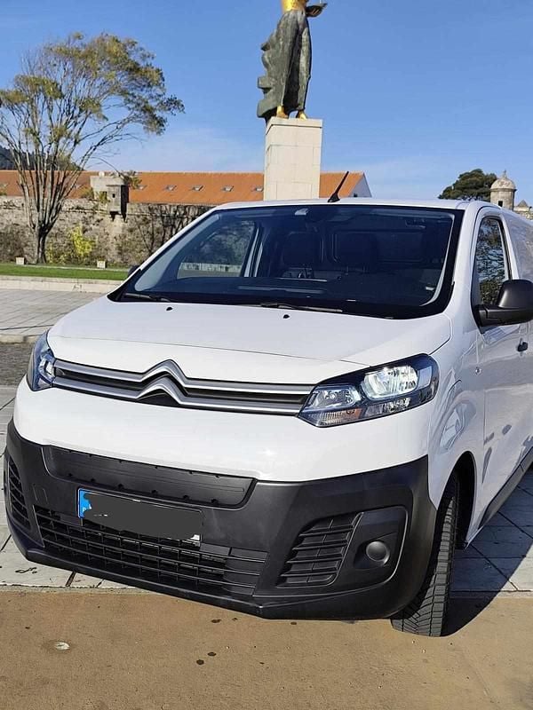 Branco Usado 2023 Citroën e-Jumpy Monovolume | € 32.000 - Imagem 1/4