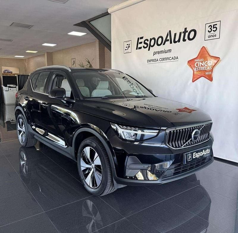 Preto Usado 2022 Volvo XC40 Core SUV | € 35.500 (Preço justo) - Imagem 1/4