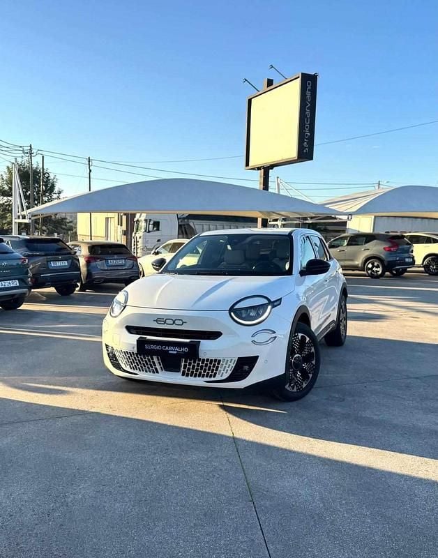 Branco Usado 2025 Fiat 600 La Prima SUV | € 24.750 (Preço justo) - Imagem 1/4