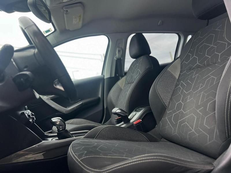 Usado Peugeot 2008 82 HP (60 kW) 2016 Cinzento SUV