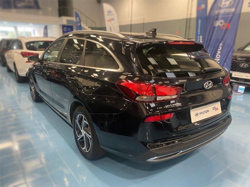 Usado Hyundai i30 Style 120 HP (88 kW) 2023 Preto Carrinha