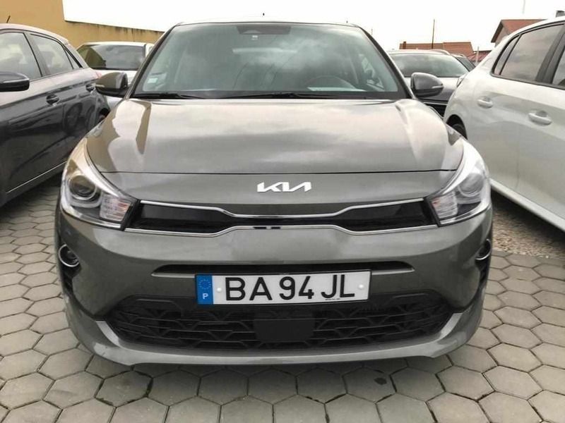 Usado Kia Rio 100 HP (73 kW) 2023 Verde Citadino