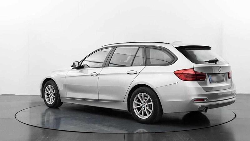 Cinzento Usado 2019 BMW 318 Carrinha | € 25.000 (Preço justo) - Imagem 1/4