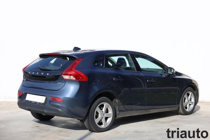 Usado Volvo V40 Kinetic 120 HP (88 kW) 2017 711  cinzento brilhante Carrinha