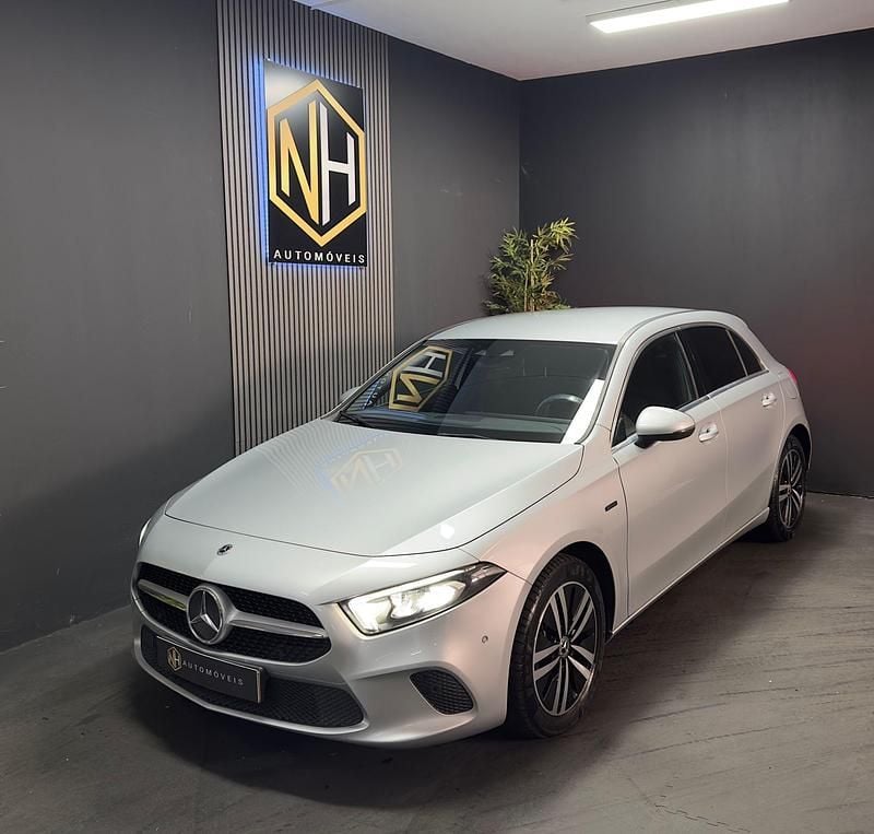 Cinza Usado 2021 Mercedes A250 Style | € 25.990 (Bom preço) - Imagem 1/4