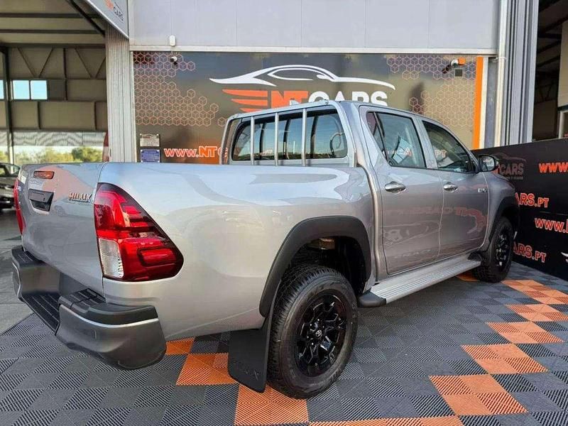 Novo Toyota HiLux Comfort 204 HP (150 kW) 2025 Cinza prata Pickup