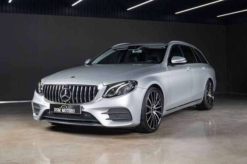Cinza Usado 2018 Mercedes E220 Avantgarde Carrinha | € 24.000 (Preço justo) - Imagem 1/4