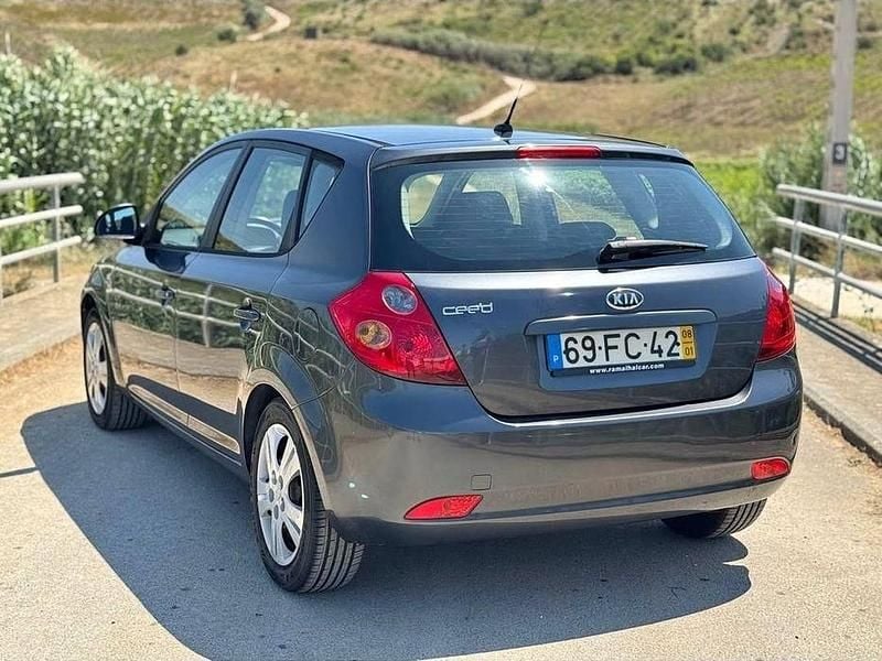 Usado 2008 Kia Ceed 2 Sedan | € 4.000 (Bom preço) - Imagem 1/4