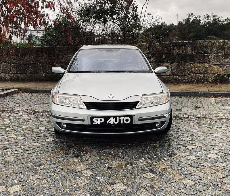 Usado 2003 Renault Laguna II Sedan | € 1.500 (Bom preço) - Imagem 1/4