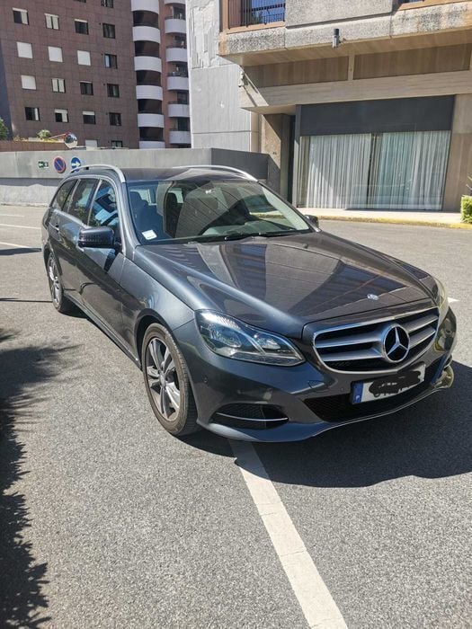 Cinzento Usado 2016 Mercedes E220 Avantgarde Sedan | € 19.000 (Preço justo) - Imagem 1/4