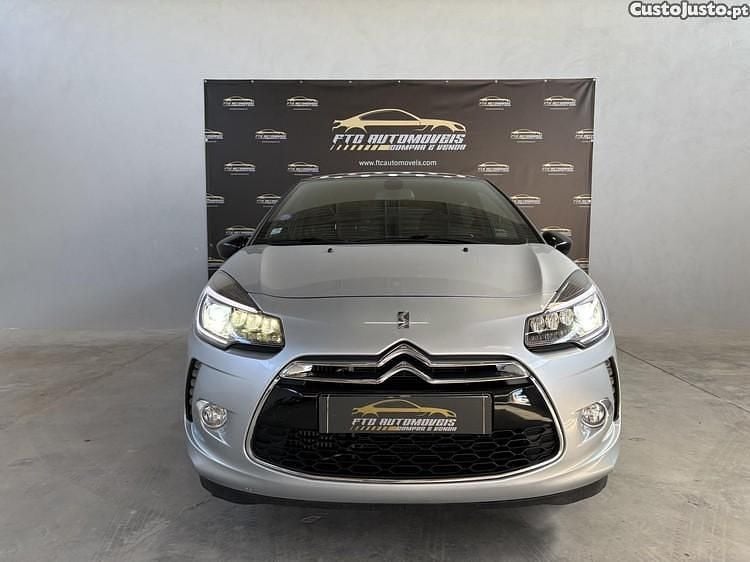 Cinza Usado 2015 DS Automobiles DS3 So Chic Citadino | € 10.790 (Preço justo) - Imagem 1/1