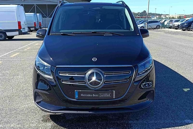 Branco Usado 2025 Mercedes EQV300 Monovolume | € 81.990 - Imagem 1/4