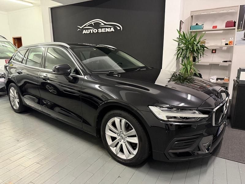 Preto Usado 2020 Volvo V60 Momentum Carrinha | € 23.980 (Preço justo) - Imagem 1/4