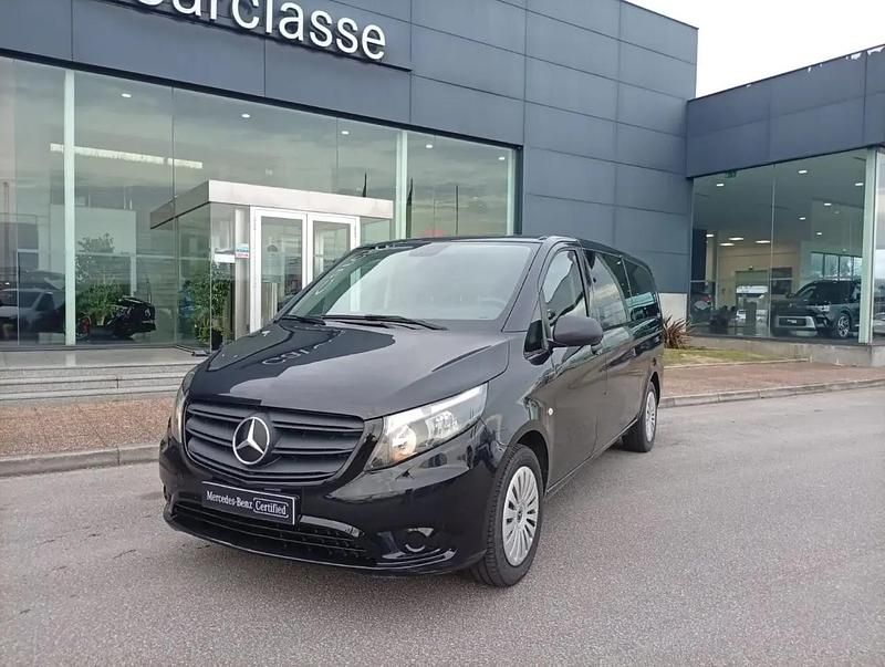 Preto Usado 2022 Mercedes Vito Van | € 44.900 - Imagem 1/4