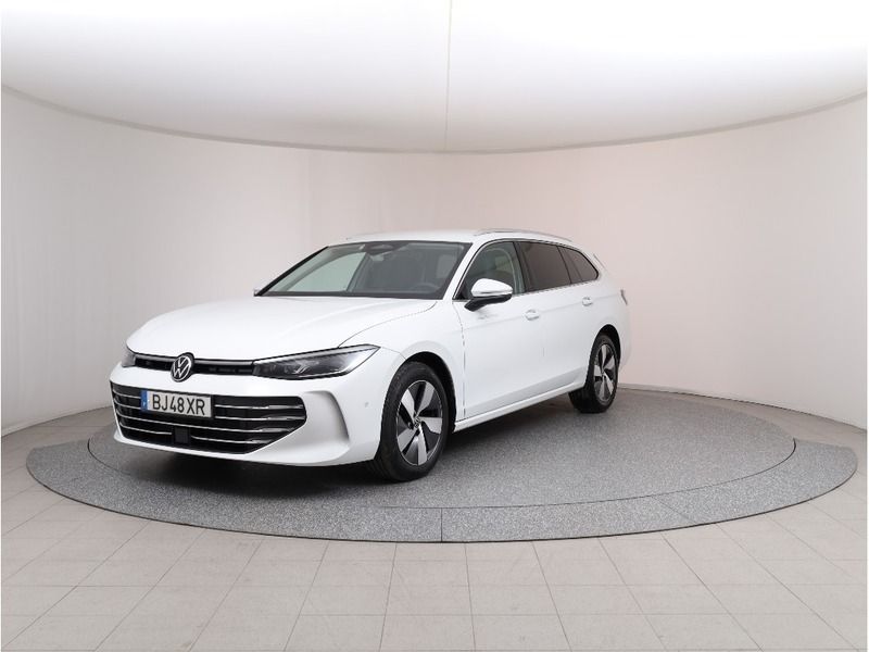 Branco Usado 2024 VW Passat Business Carrinha | € 46.900 - Imagem 1/4