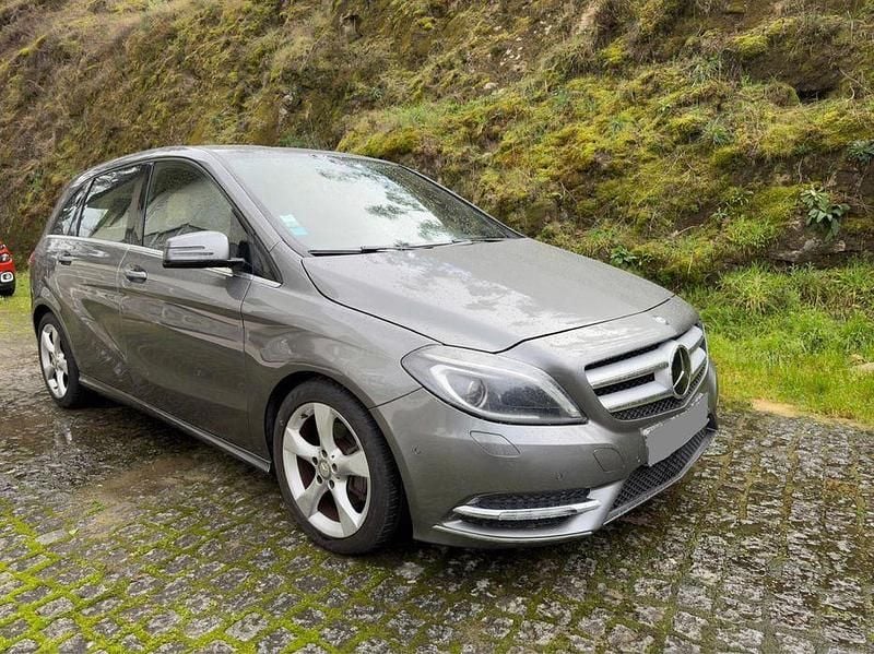 Usado Mercedes B180 109 HP (80 kW) 2012 Monovolume