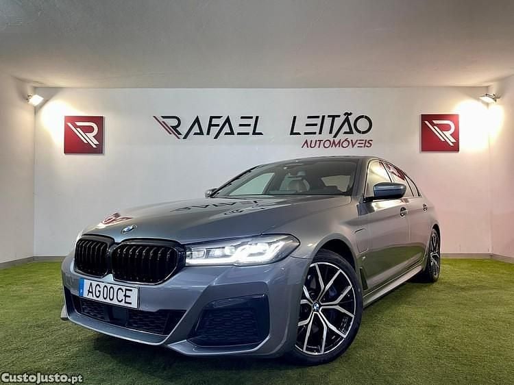 Cinza Usado 2021 BMW 530e Sedan | € 38.450 (Preço elevado) - Imagem 1/1