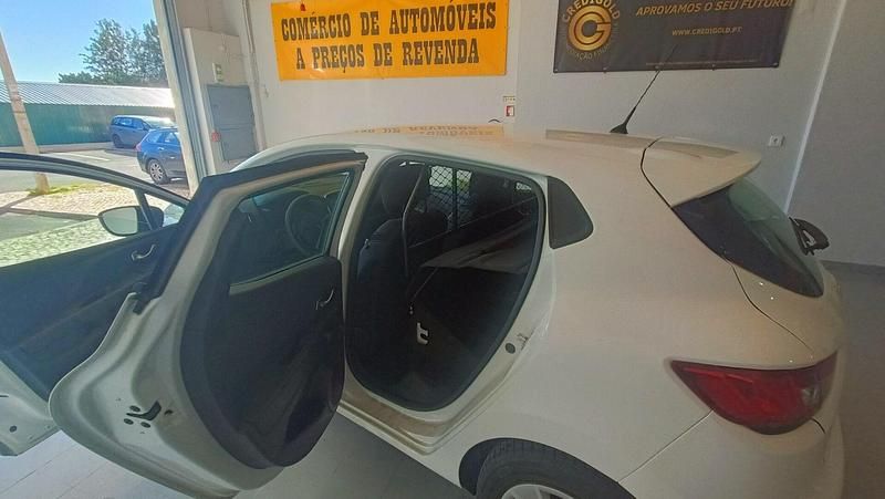 Usado Renault Clio IV 78 HP (57 kW) 2019 Branco Van