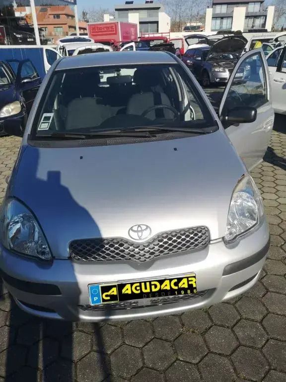 Cinza prata Usado 2003 Toyota Yaris Luna Citadino | € 4.480 (Preço elevado) - Imagem 1/4