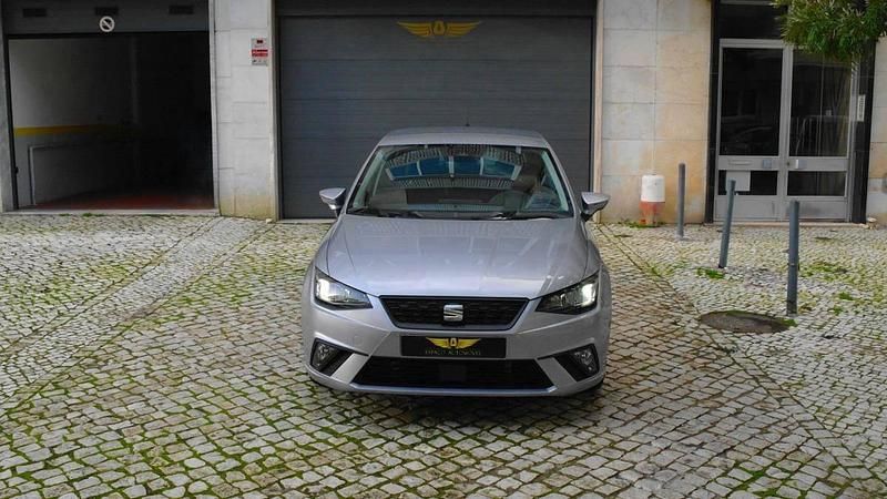 Usado Seat Ibiza Style 110 HP (80 kW) 2023 Prateado Citadino
