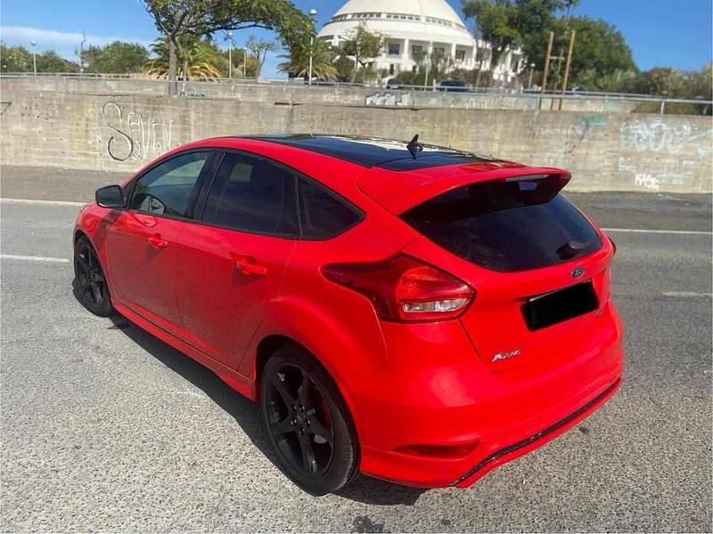 Usado Ford Focus 150 HP (110 kW) 2016 Vermelho