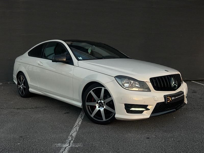 Branco Usado 2011 Mercedes C220 AMG line Coupé | € 18.990 - Imagem 1/4