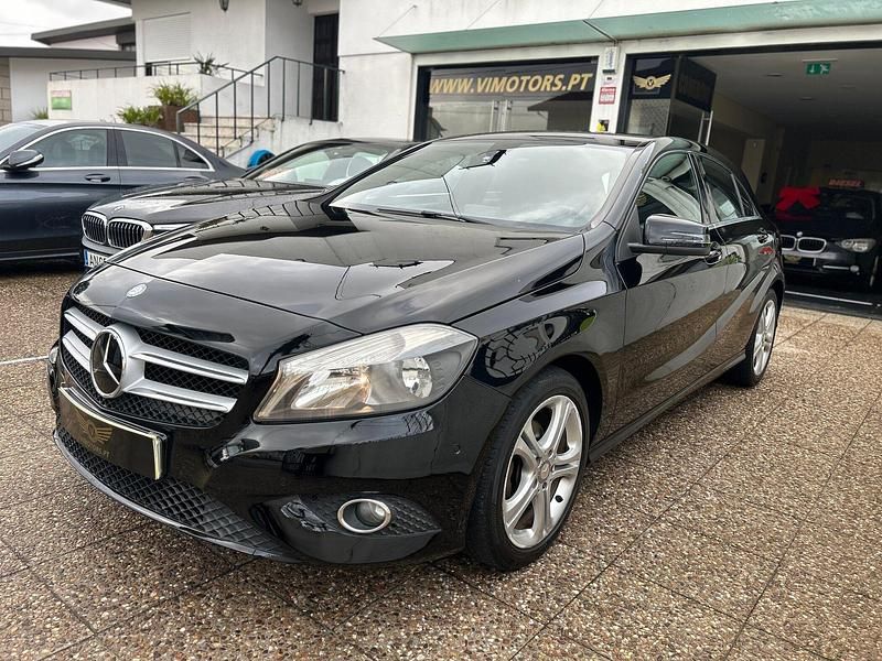 Usado Mercedes A180 Urban 109 HP (80 kW) 2014 Preto