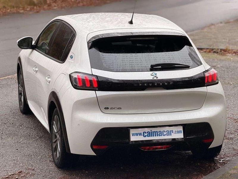 Usado Peugeot e-208 100 kW (136 HP) 2021 Branco Citadino