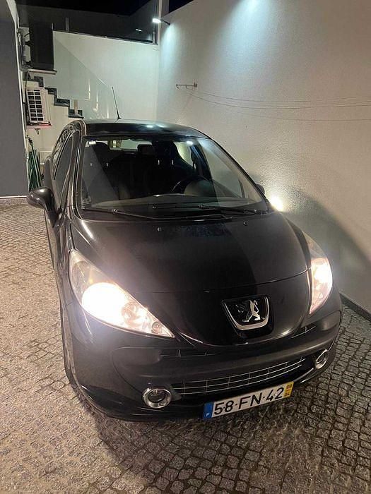 Usado 2008 Peugeot 307 Sedan | € 5.500 (Preço elevado) - Imagem 1/4