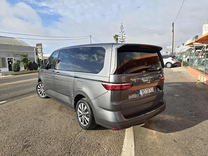 Usado VW Multivan Life 150 HP (110 kW) 2023 Cinza escuro Van