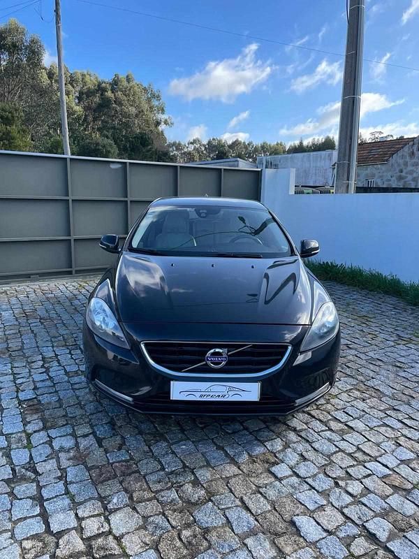 Usado Volvo V40 114 HP (83 kW) 2013 Preto Citadino