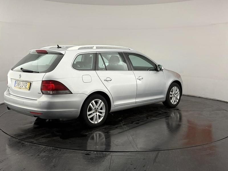 Usado VW Golf VI 105 HP (77 kW) 2011 Cinzento Citadino