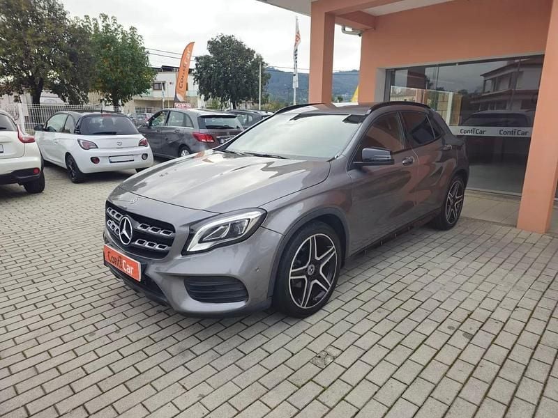 Usado Mercedes GLA180 AMG line 122 HP (89 kW) 2019 Cinza SUV
