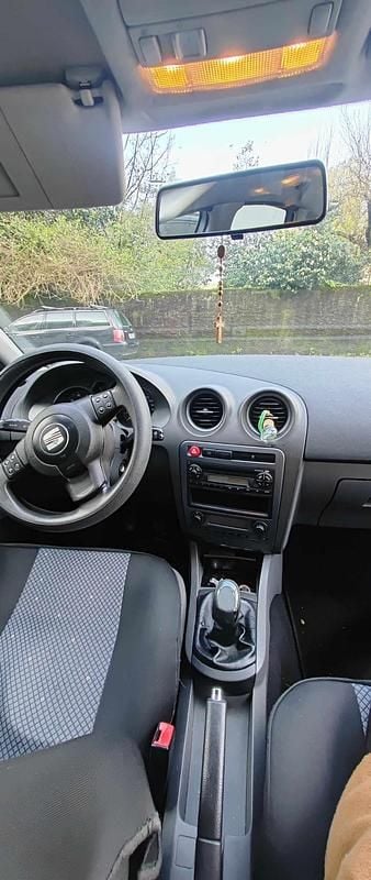 Usado Seat Cordoba 101 HP (74 kW) 2006 Cinzento Sedan