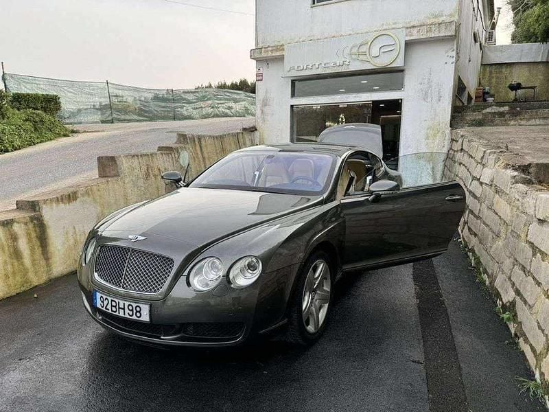Usado Bentley Continental 560 HP (411 kW) 2006 Verde
