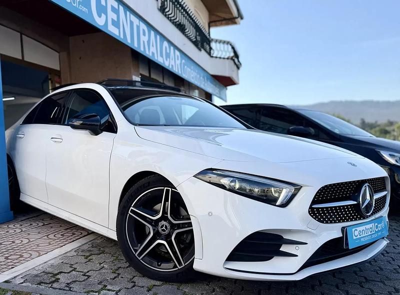 Branco Usado 2020 Mercedes A180 AMG line Sedan | € 29.950 (Caro) - Imagem 1/4
