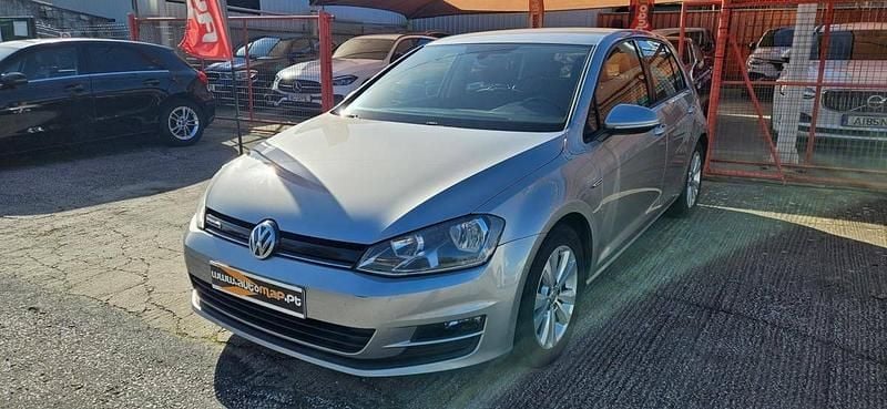 Usado VW Golf VII Trendline 110 HP (80 kW) 2015 Cinza Citadino