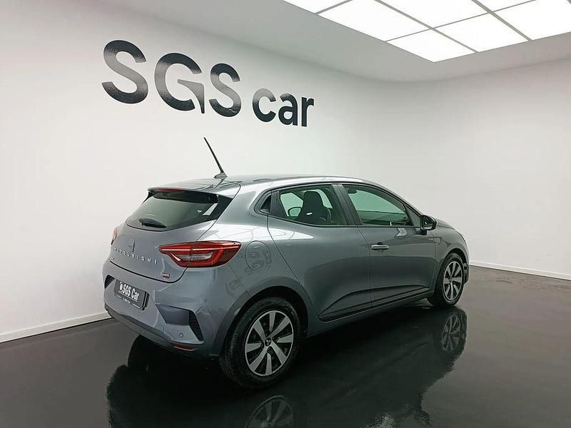 Usado Mitsubishi Colt 65 HP (47 kW) 2024 Cinza Citadino