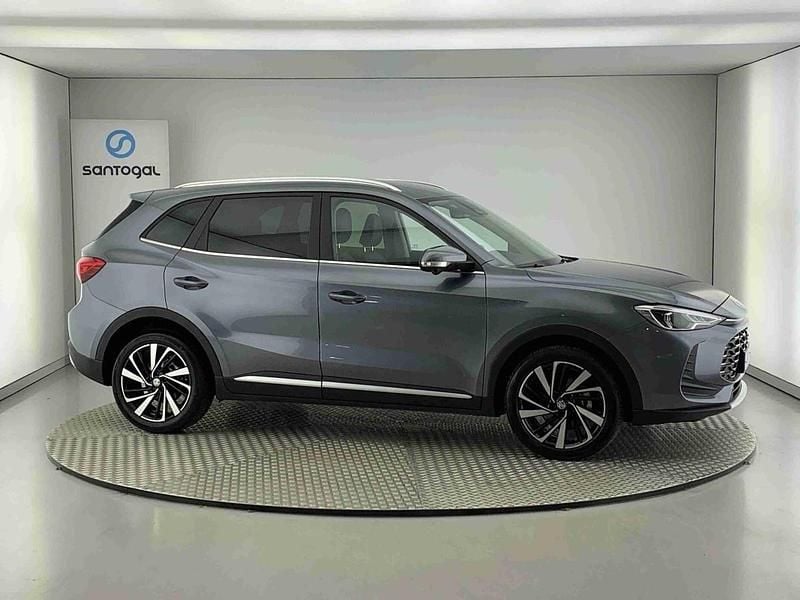 Cinzento Usado 2024 MG ZS Sedan | € 27.990 - Imagem 1/4
