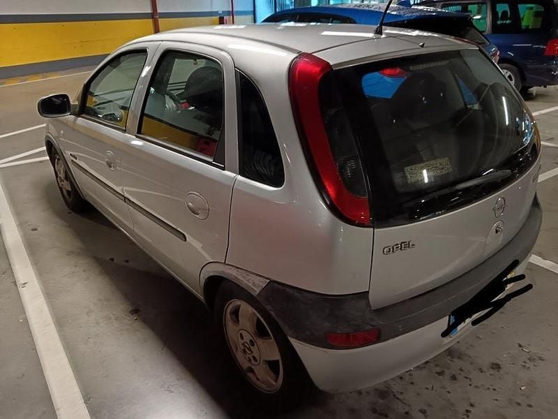 Usado 2002 Opel Corsa Sedan | € 1.950 (Preço justo) - Imagem 1/4