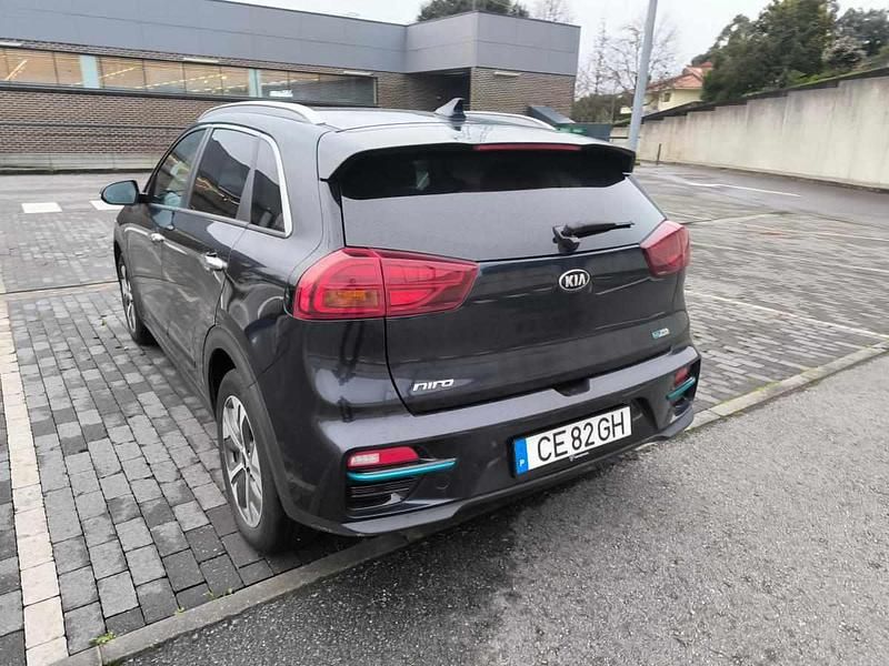 Usado Kia e-Niro 150 kW (204 HP) 2020 Azul SUV